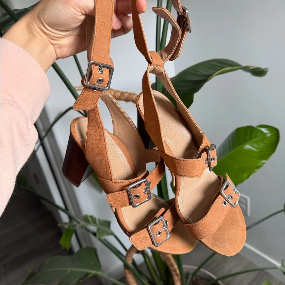 Vionic 382 Carmel tan suede strappy heels heeled sandals - Picture 1 of 8